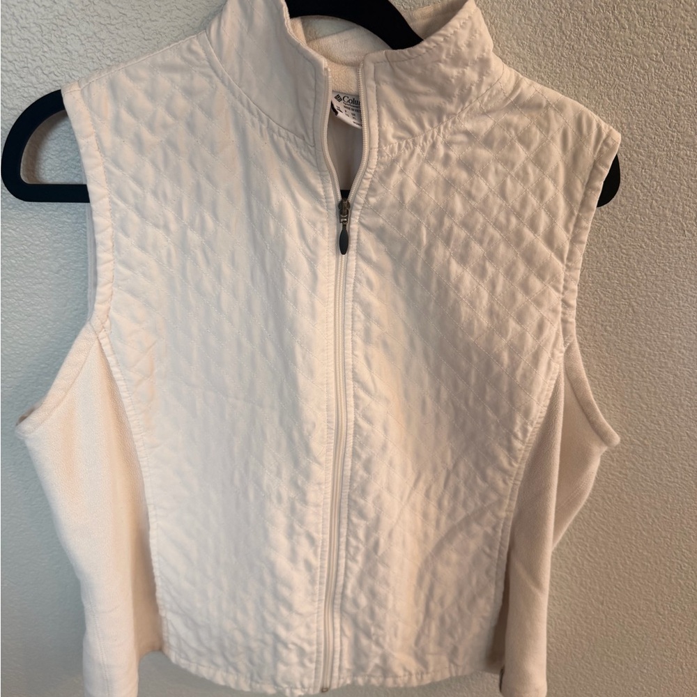 Columbia Women's White Quilted Puffer Vest - Picture 3 of 5